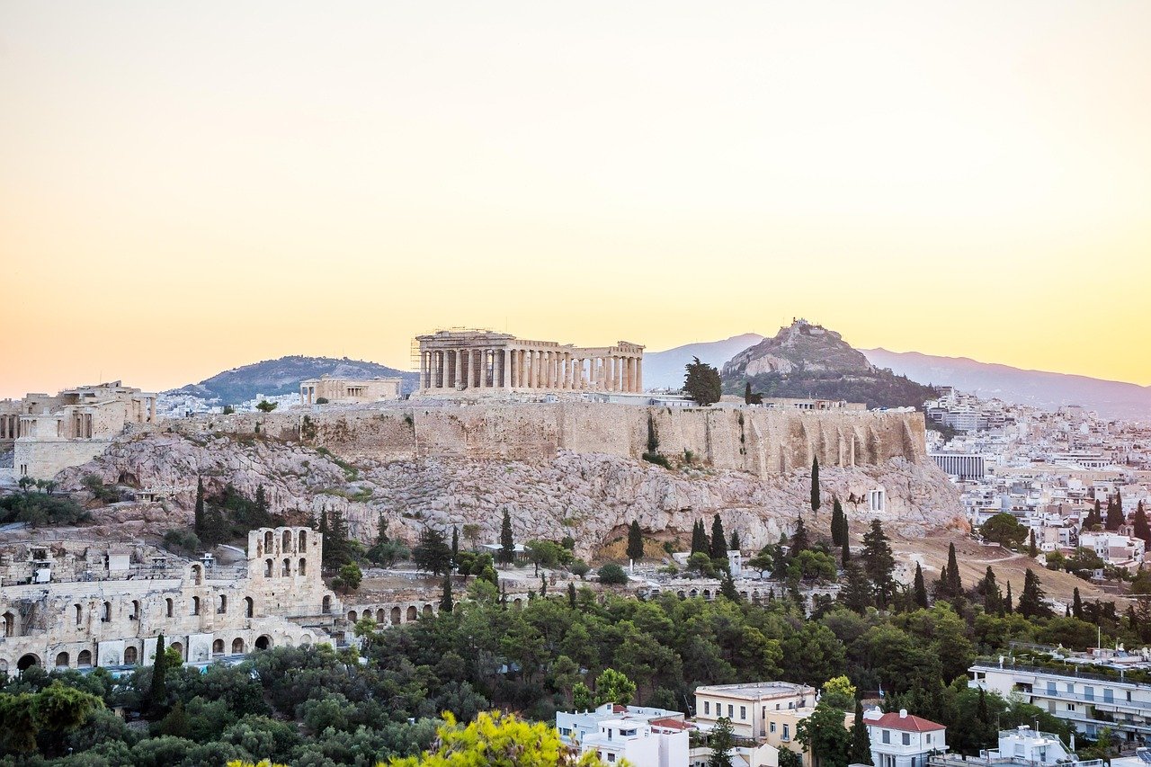 Navigating the Greek Real Estate Market: A Guide for US Buyers